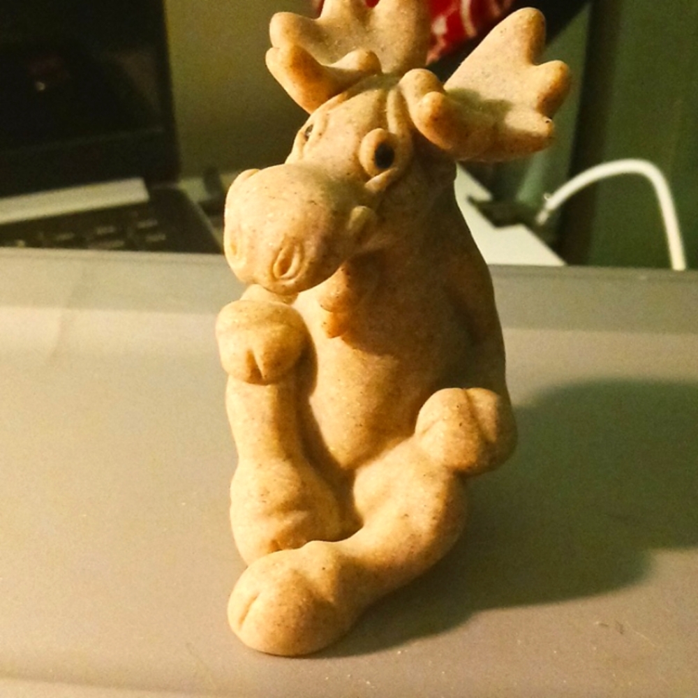 Vintage 2001 Quarry Critters Mini Sitting Moose Figuring. #48111